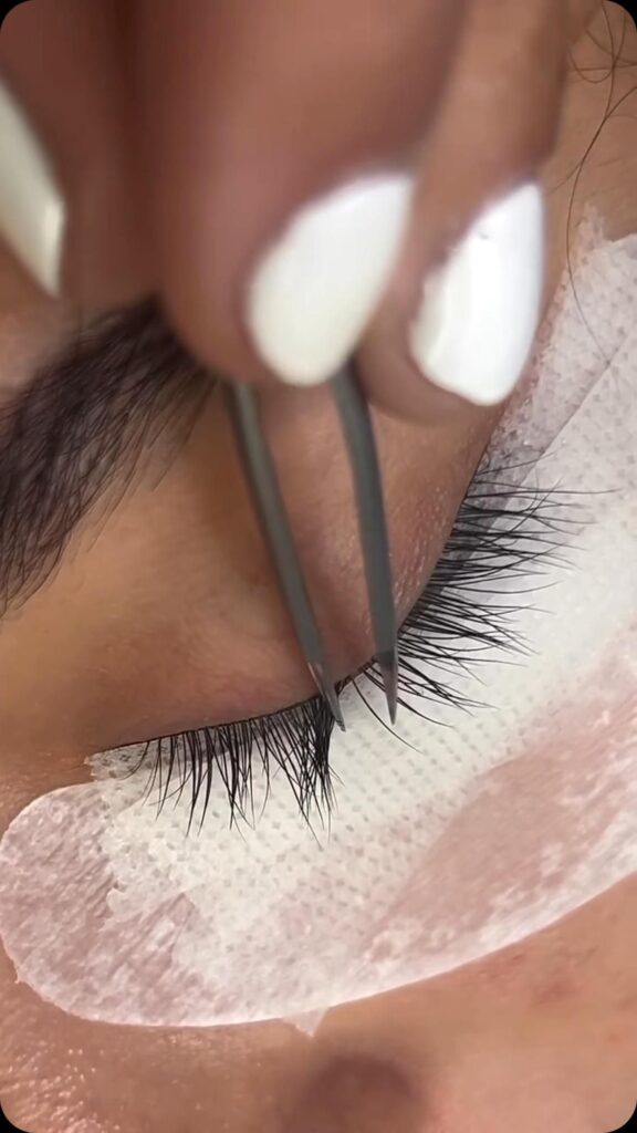 eyelash extensions in Abu Dhabi